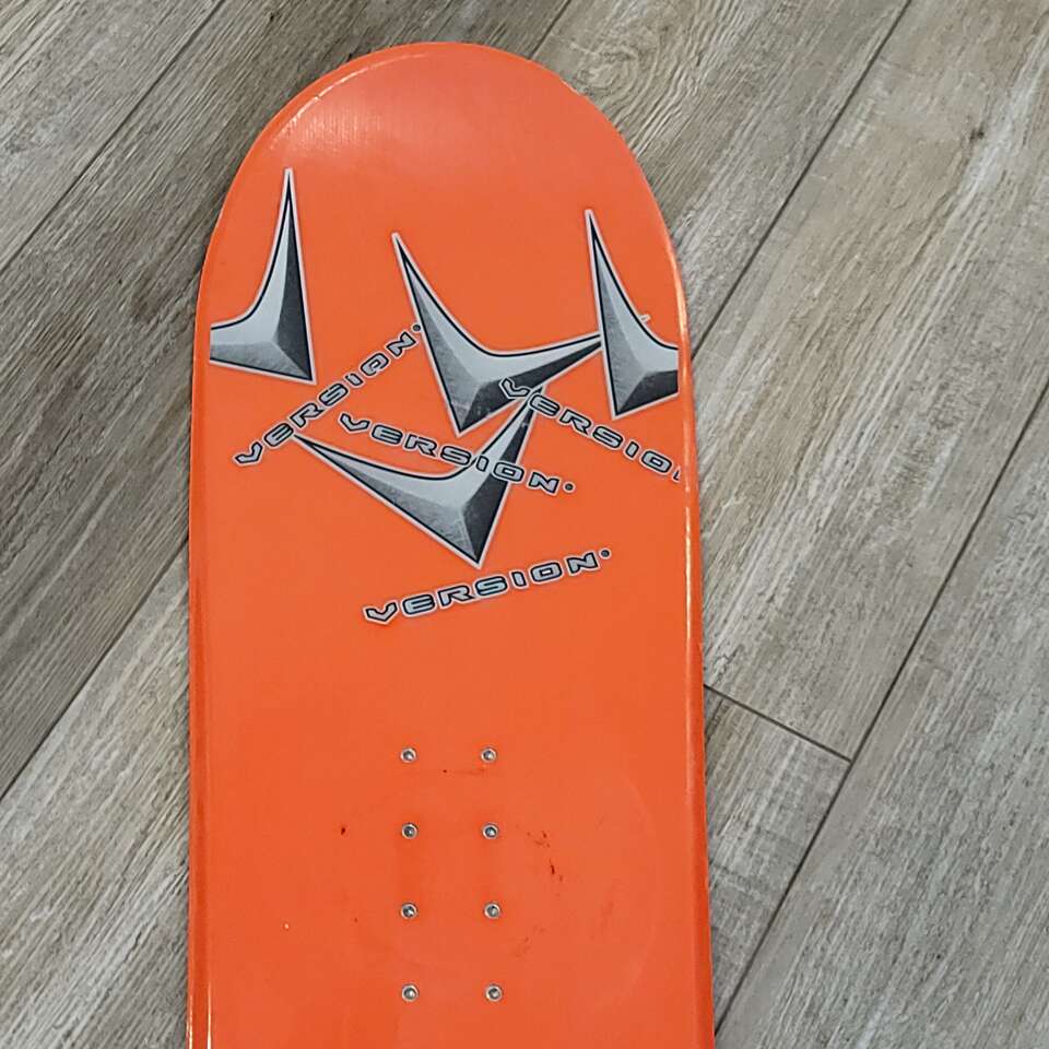 Liquid 145cm snowboard w/ stomp pad