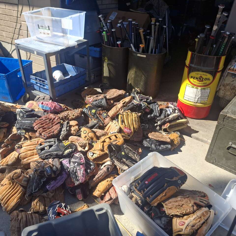 300 mitts Baseball softball left hand throwers right hand thrower