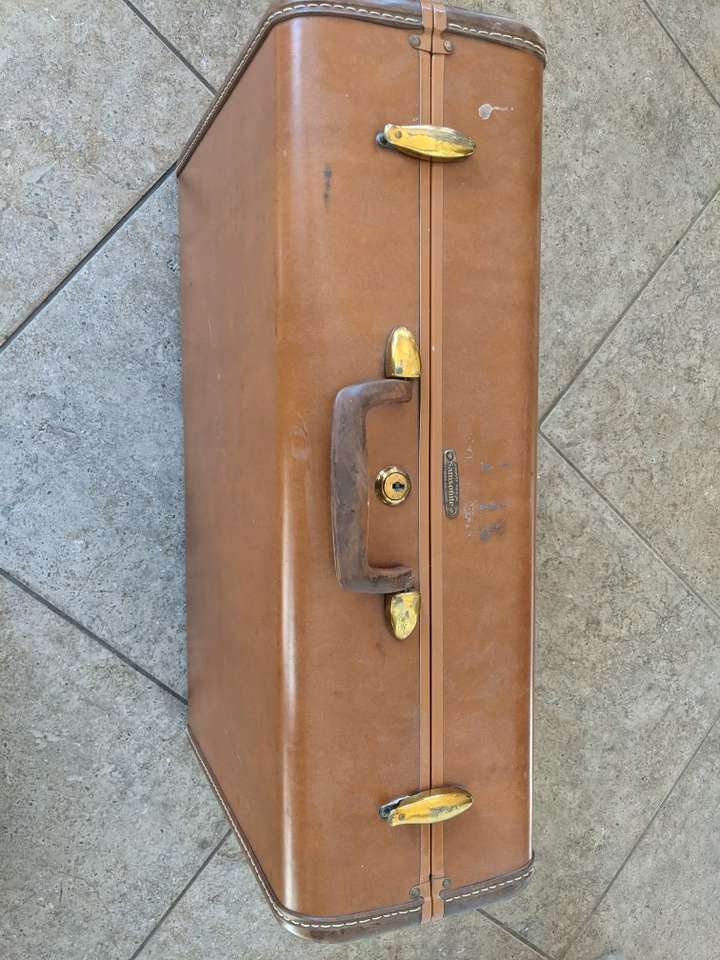 Vintage Samsonite luggage $40 Each I have 2 matching of brown color.