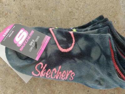 Sketchers girls 6 pack low cut shoe sz 9-3.5
