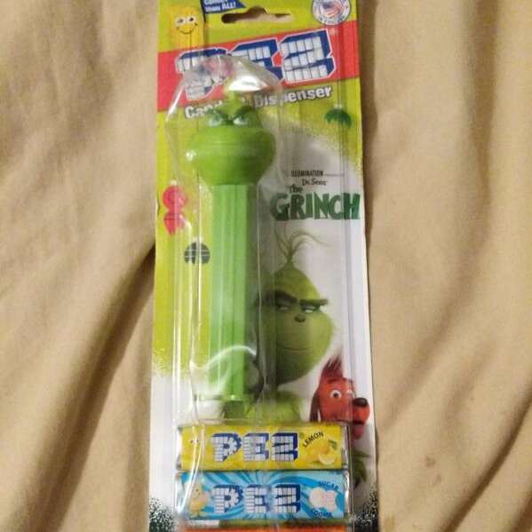 New! Pez Dr Seuss The Grinch Dispenser Christmas