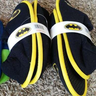 New batman Boys slippers Size 2-3