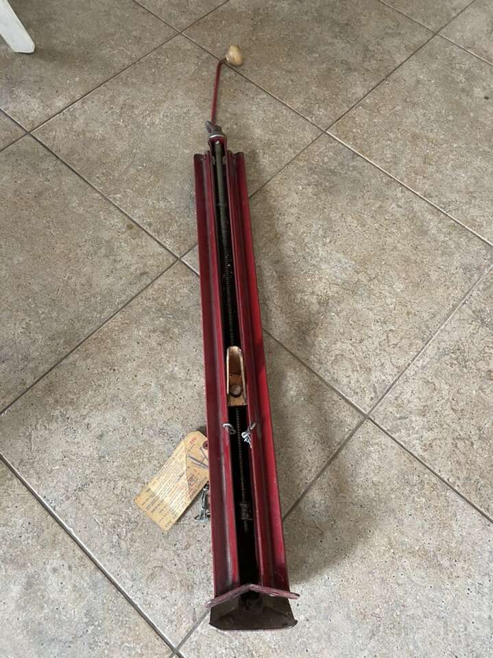 Vulcan Tri Pod Car Lift Jack Auto Vintage Red