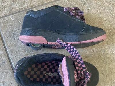 Youth Heelys Size 13C Or Women’s 1