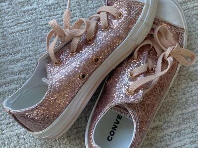 Girls converse sparkle shoes Sz 2