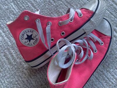 Girls converse pink shoes sz 13