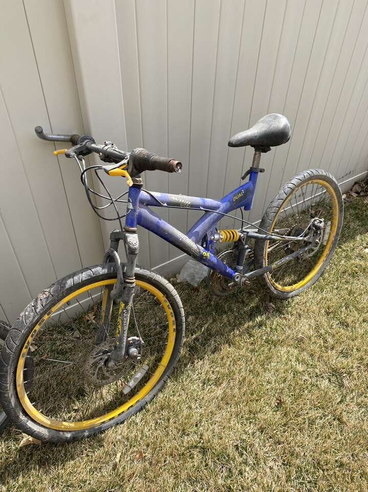 Vose 24 Inch Bike Bicycle Missing Pedal