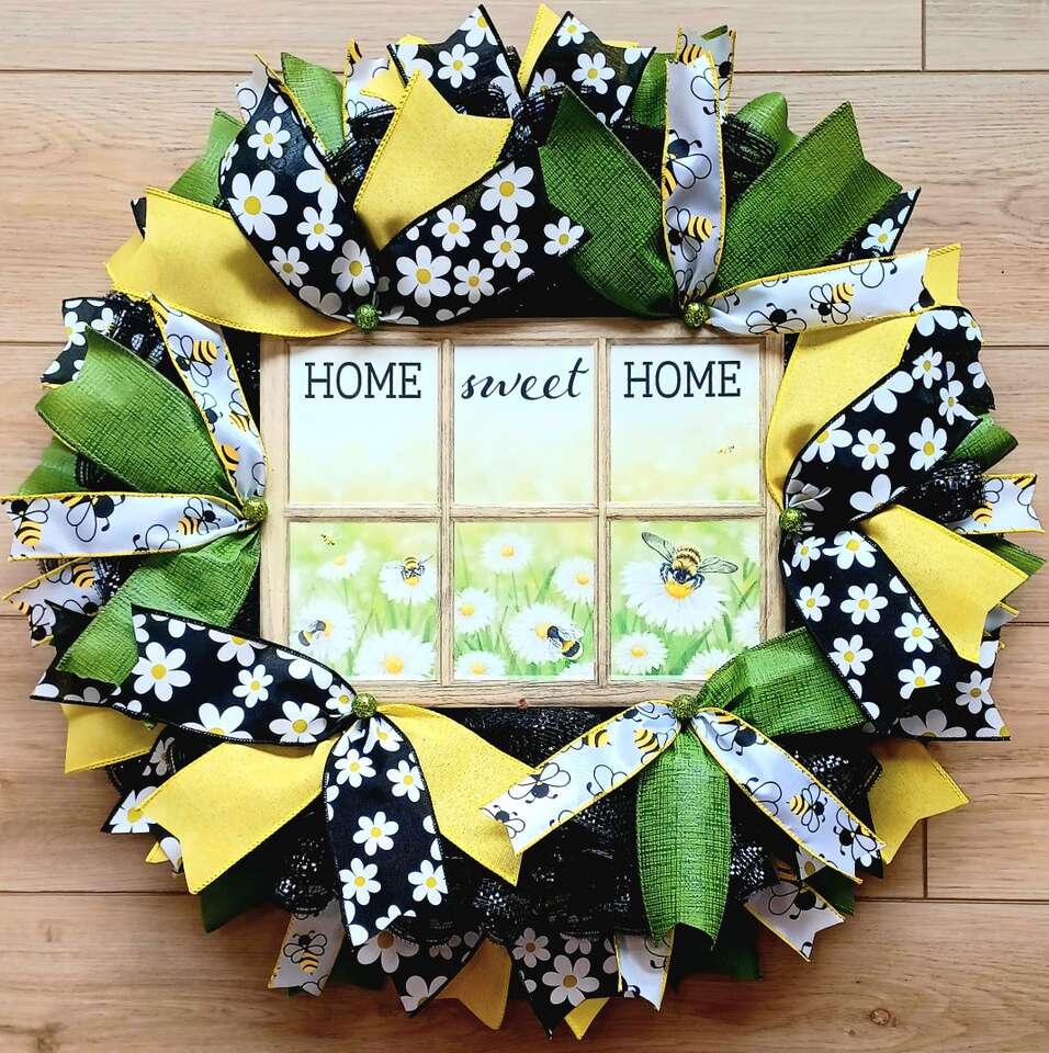 Home Sweet Home Daisy Bee Wreath