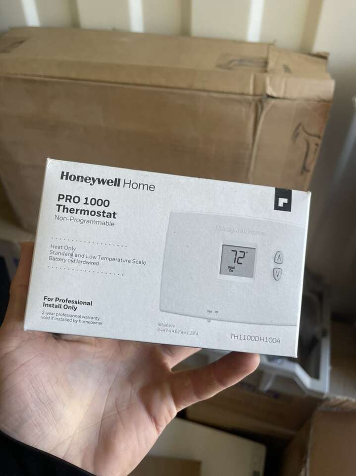 Honeywell Home PRO 1000 Thermostat