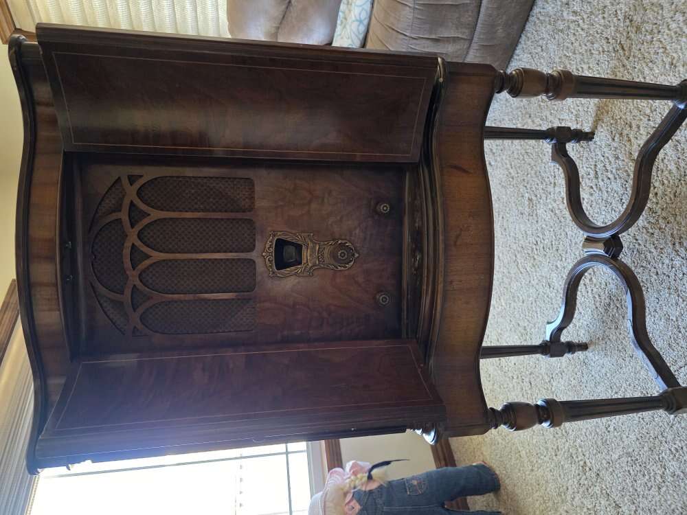 1930s cabinet radio