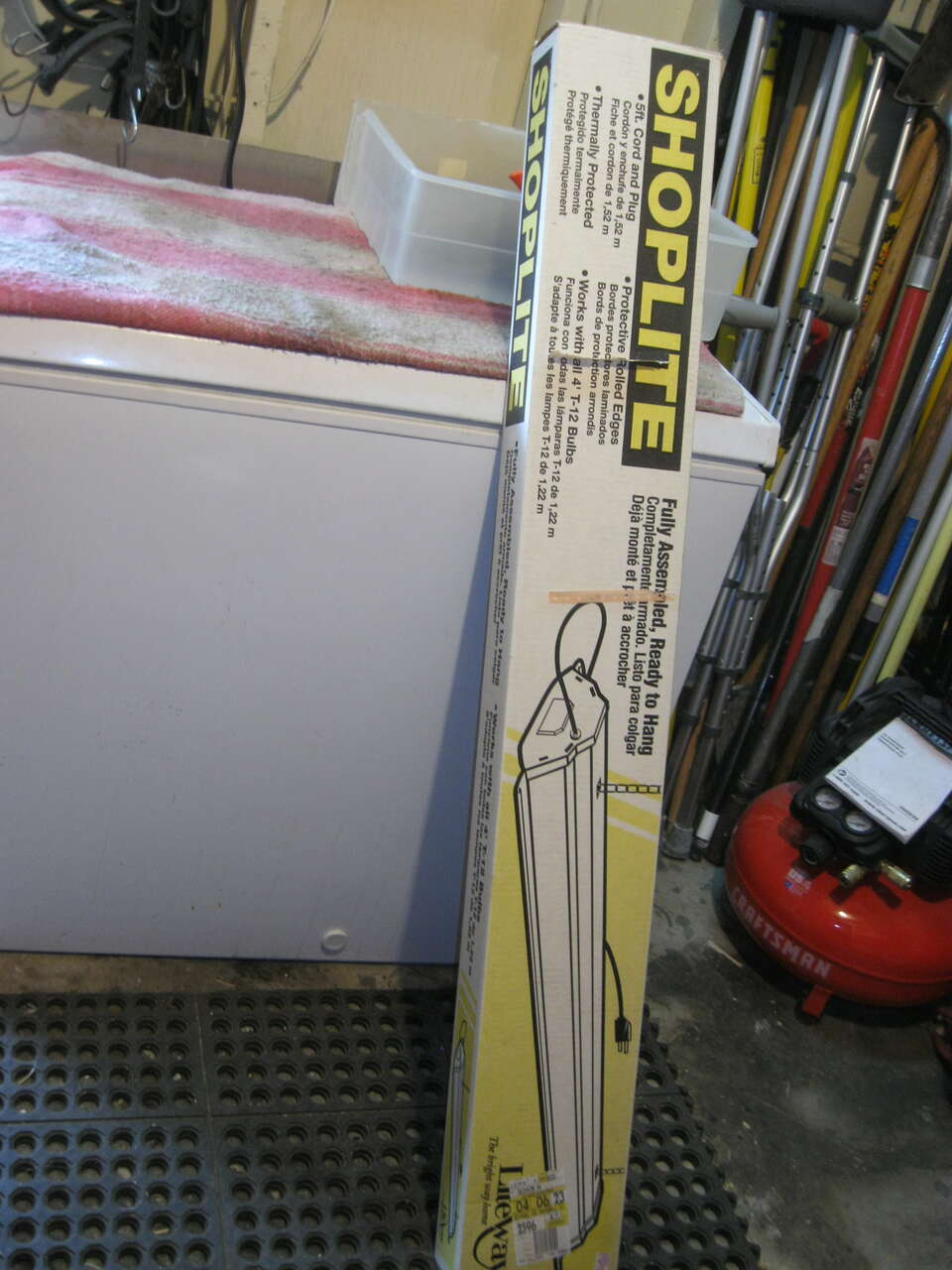 PLUG IN ELECTRIC SHOPLIGHT