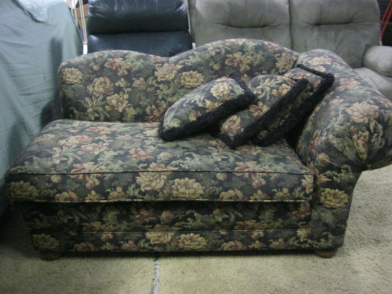GREEN FLOWERED LOVESEAT