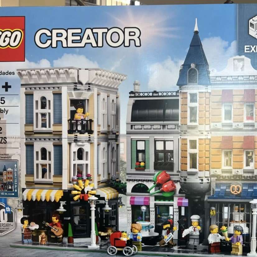 Lego 10255 Assembly square