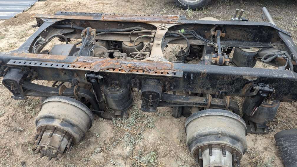 semi cut off Volvo airleaf