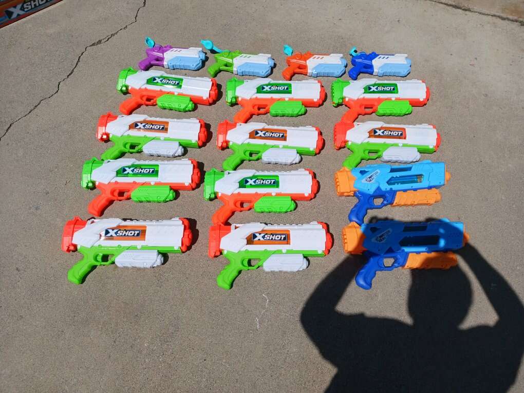 16 Super Soakers Water Guns Squirt Guns