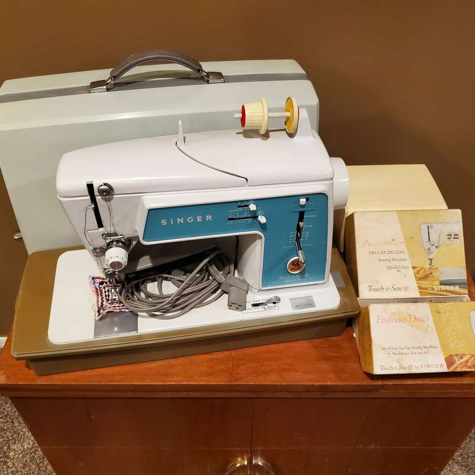 Retro Singer 628 Sewing Machine with Accessories