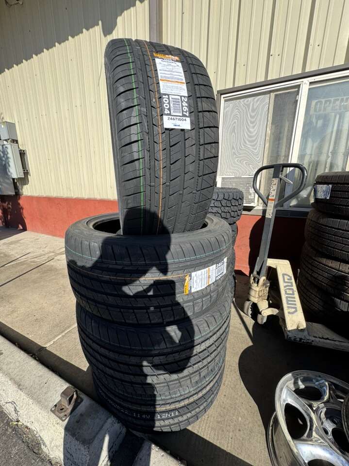 BRAND NEW SET OF 305/40R22 MILESTAR INTERCEPTOR AS