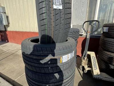 BRAND NEW SET OF 305/40R22 MILESTAR INTERCEPTOR AS
