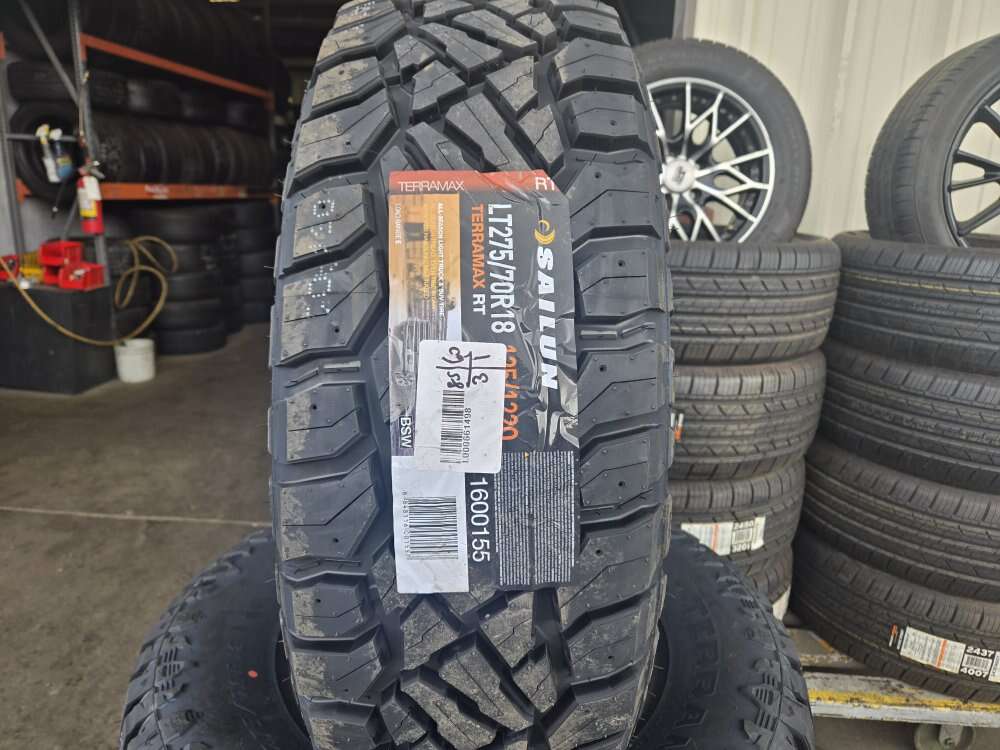 SET LT 275/70R18 SAILUNTERRAMAX RT