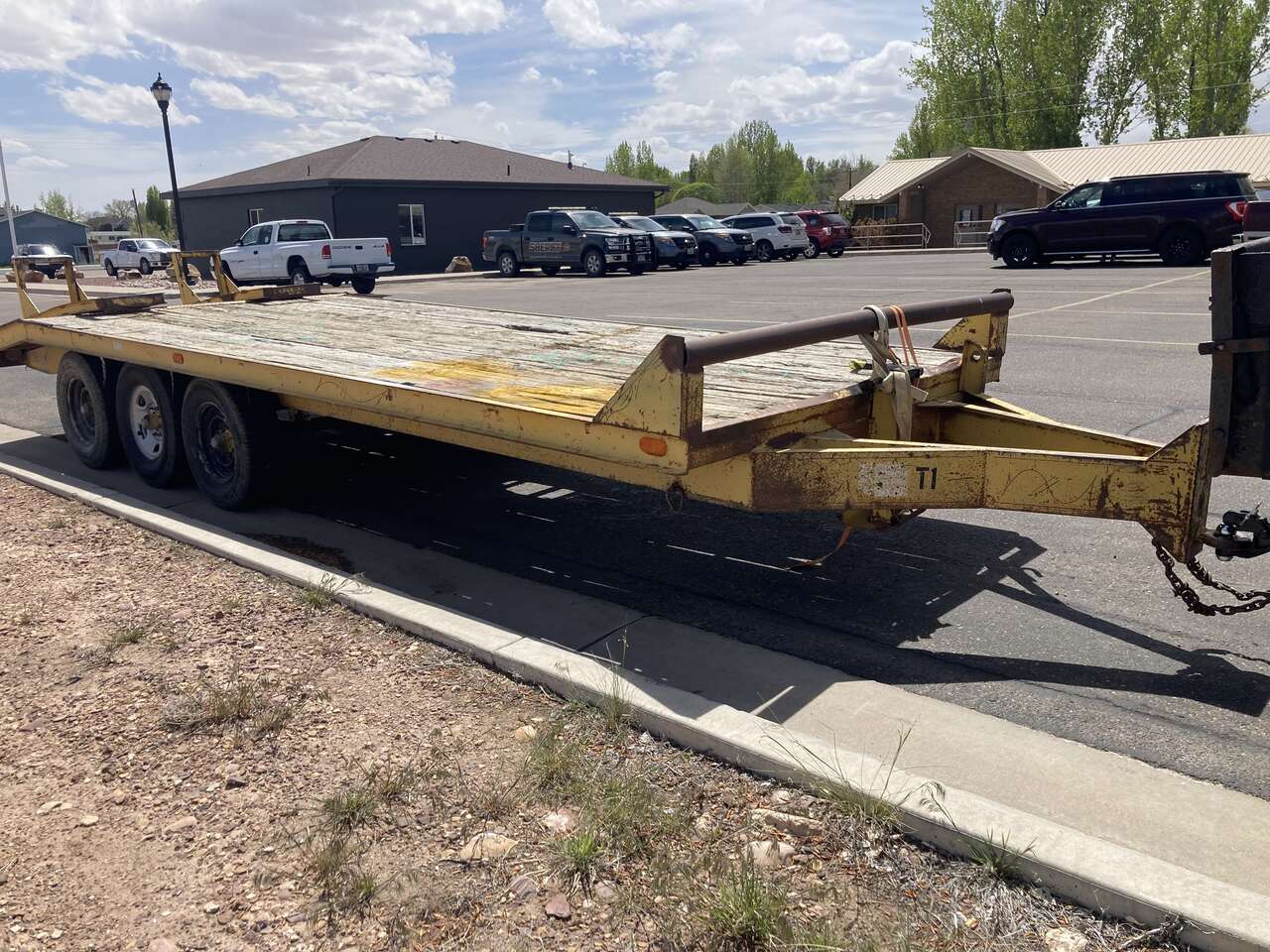 FOR SALE BUMPER PULL PINTLE HITCH EQUIPMENT TRAILER 18000 LBS 3 AXLES 8 LUG