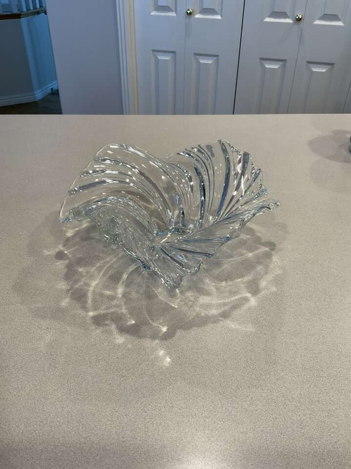 Mikasa Swirl Crystal Glass Centerpiece Bowl