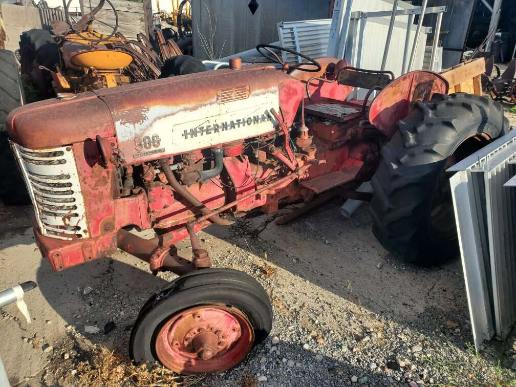 International 300 utility tractor Industrial