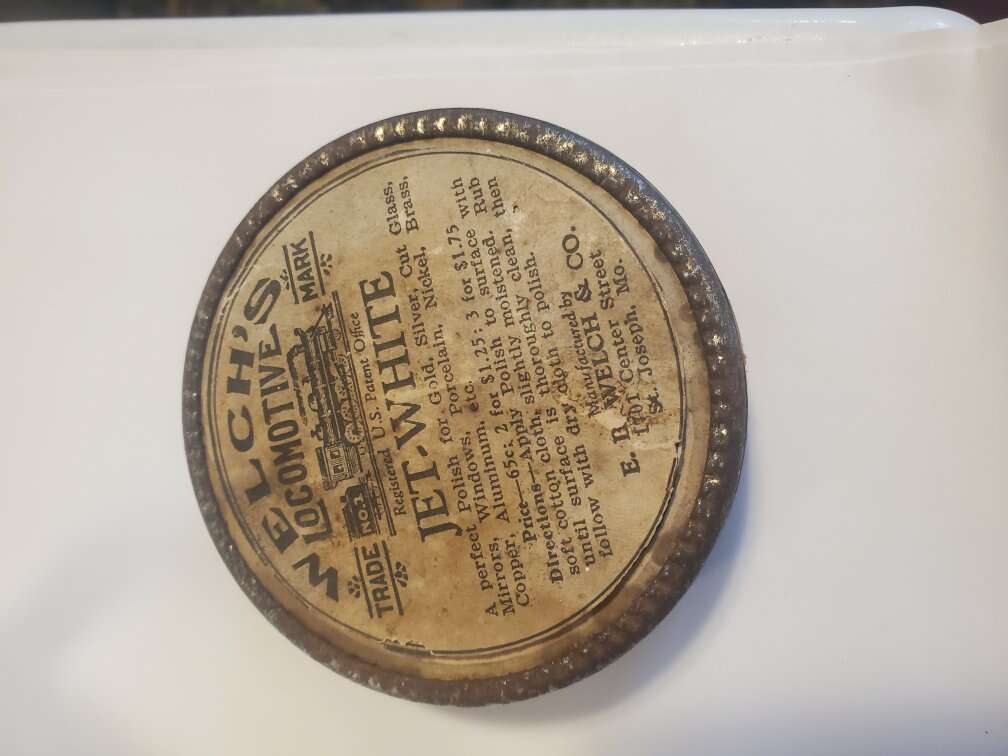 Vintage can of welches polish