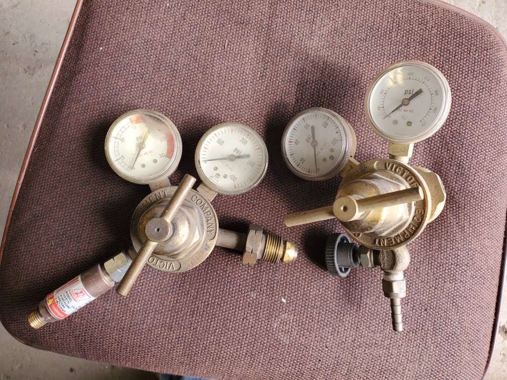 Victor regulator set