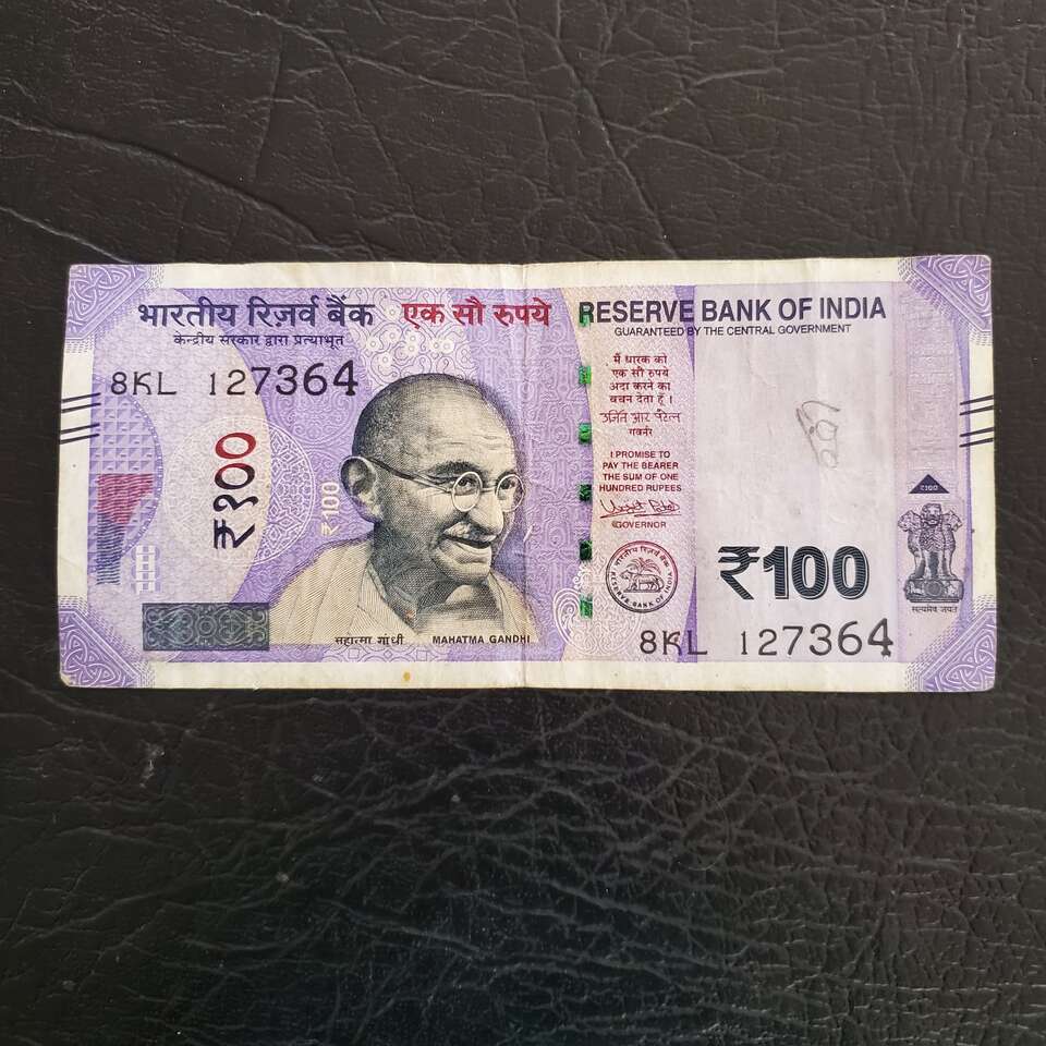100 ruplee