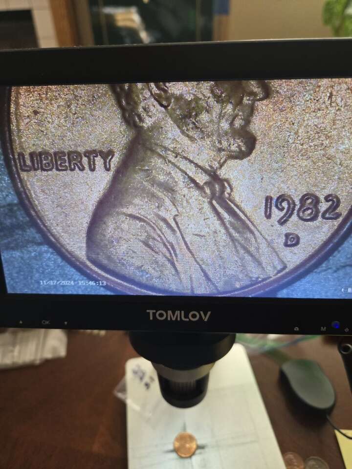 1982 D lg date cent