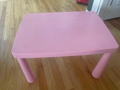 HTF Children’s pink table good condition