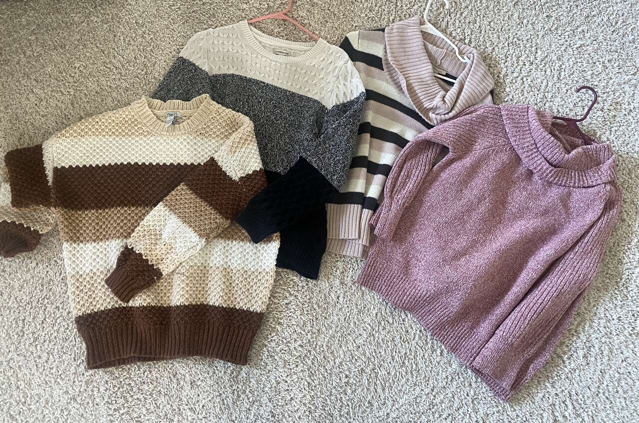 4 women sweaters set