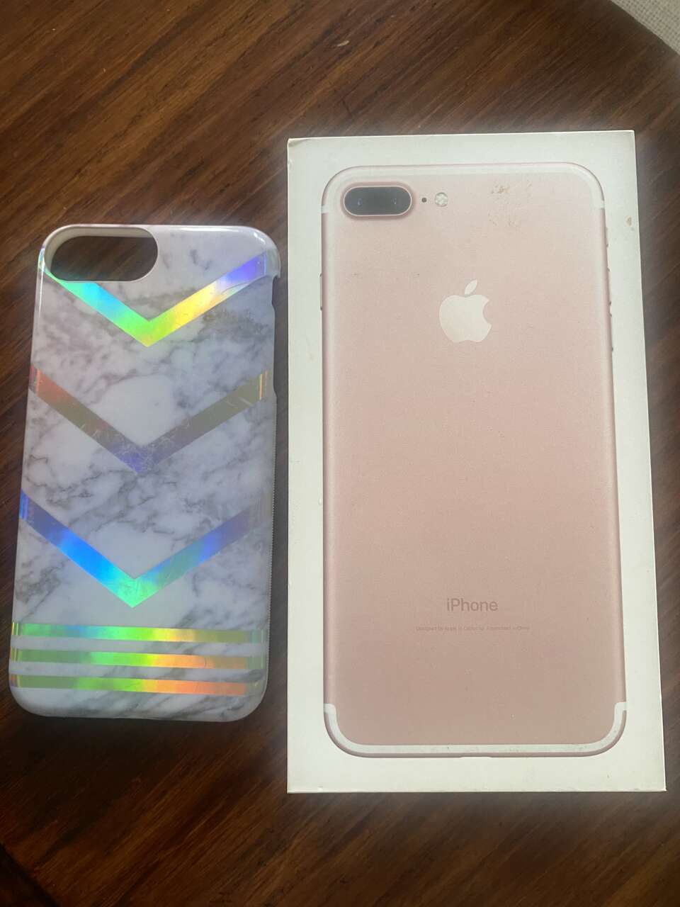 iPhone 7 Plus box and case