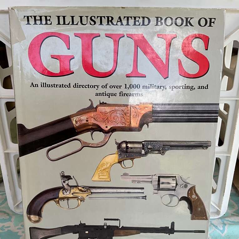 The Illustrated Book Of Guns