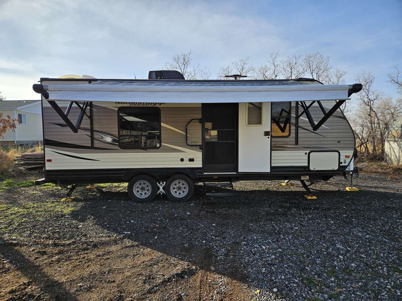 2017 Starcraft Autumn Ridge 23.5 ft Full Bath - Inverter, All Season, Lithium Batteries, Large Capacity - Loaded! Very Unique!