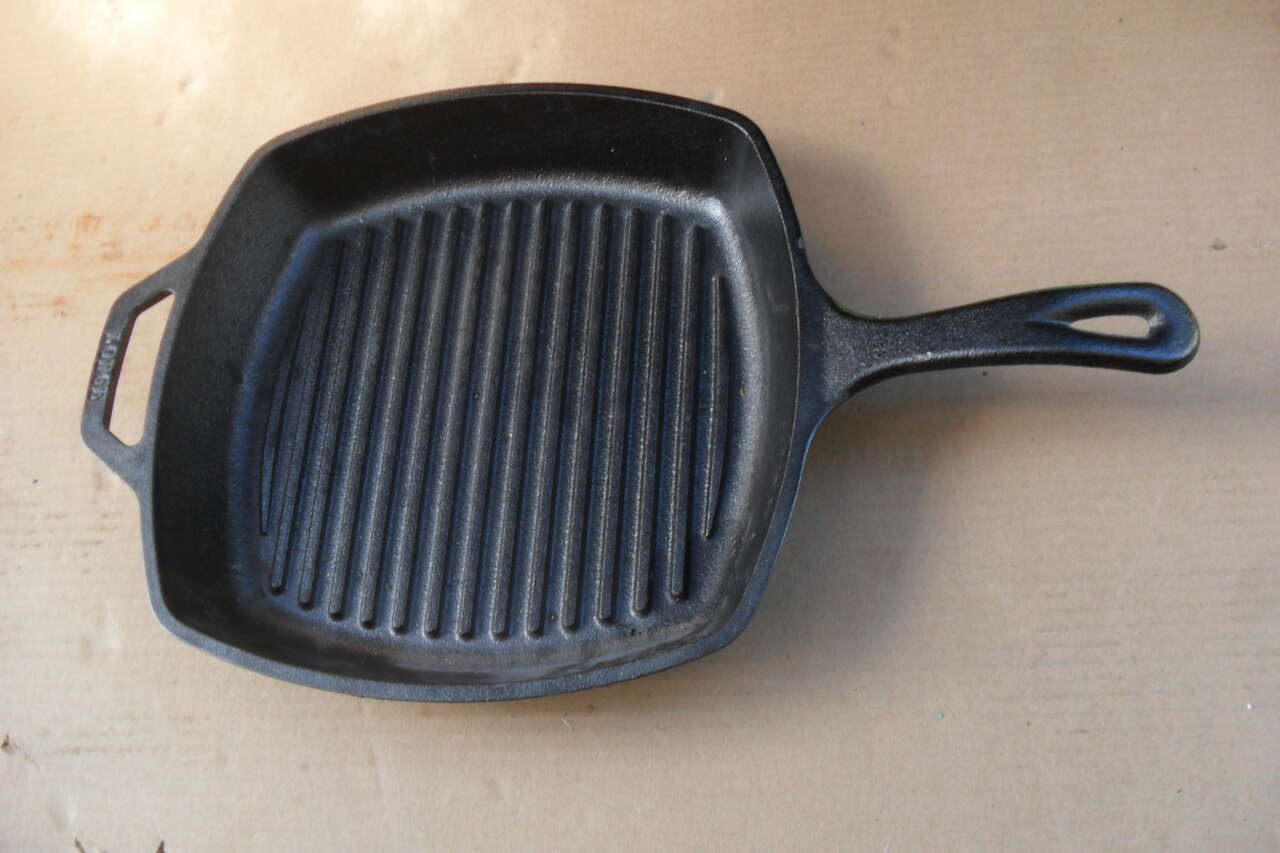 CAST IRON LODGE 8SGP GRILL SKILLET $20