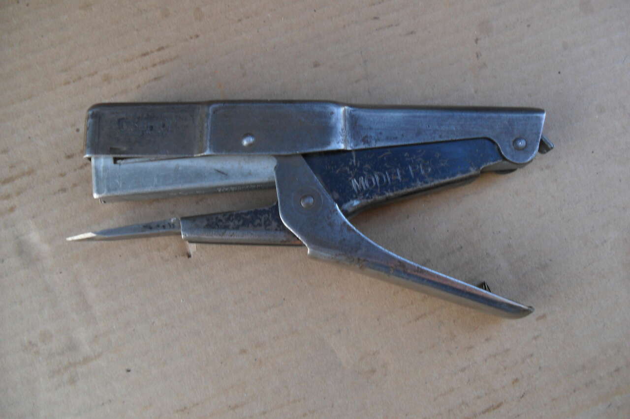Vintage Bostitch Model P6 Manual Stapler Stapling Plier USA $15   (IV #-1-)
