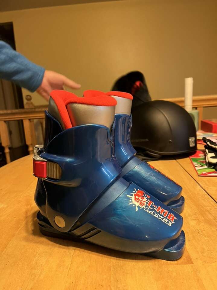 LIKE NEW LANGE KIDS SKI BOOTS 19.5