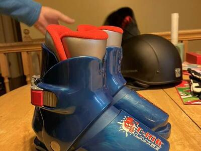 LIKE NEW LANGE KIDS SKI BOOTS 19.5