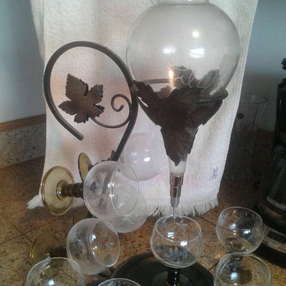 Wine decanter and 10 glasses