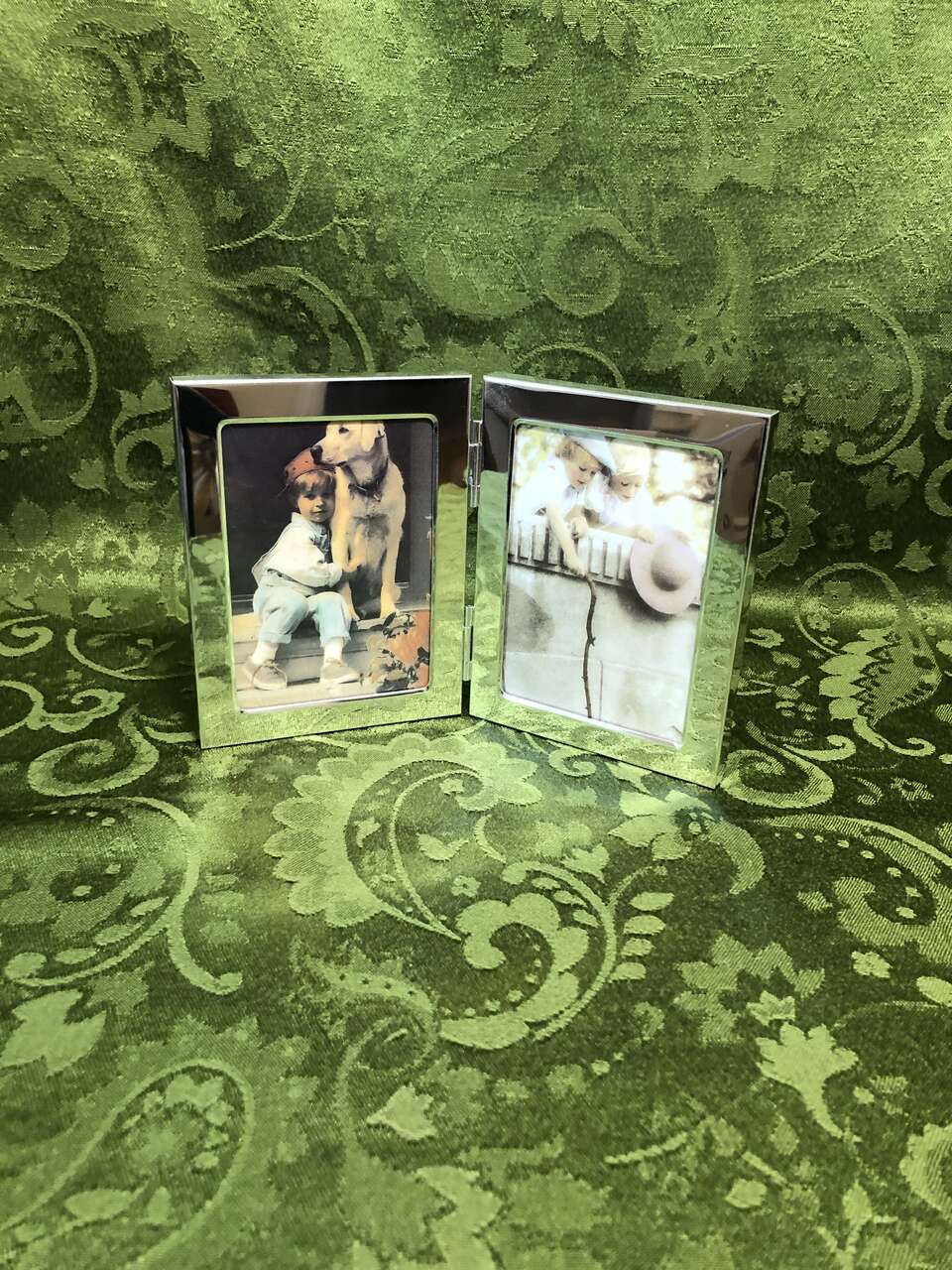 4x6 Set of 2 Connected Beautiful Silver Picture Frames