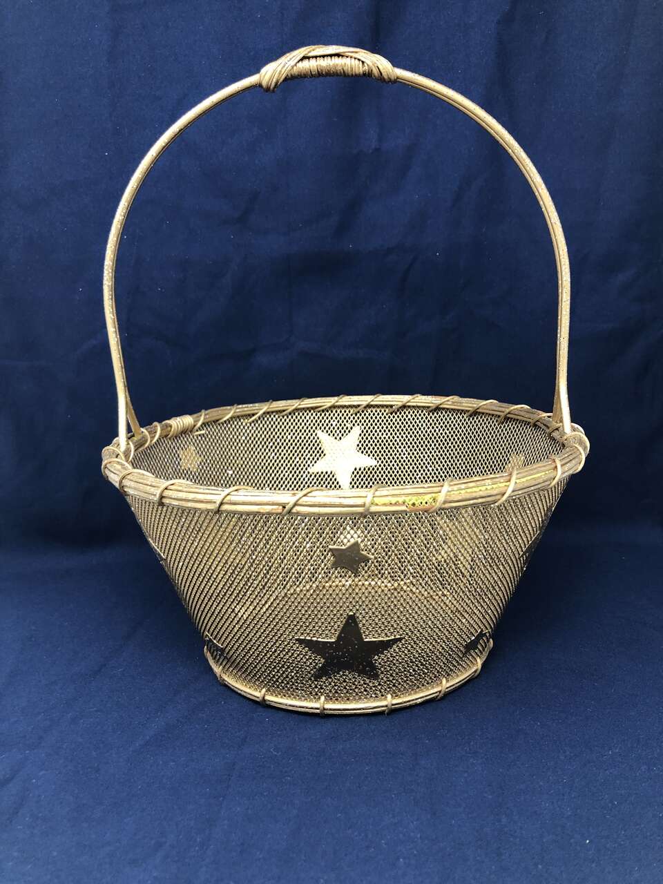 Great Gift Quality Beautiful Gold Wire and Wicker Sparkle Basket with Handle