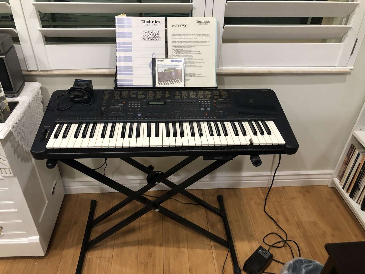 Technics PCM Keyboard KN750 w/Stand, Pedal, and Manuals
