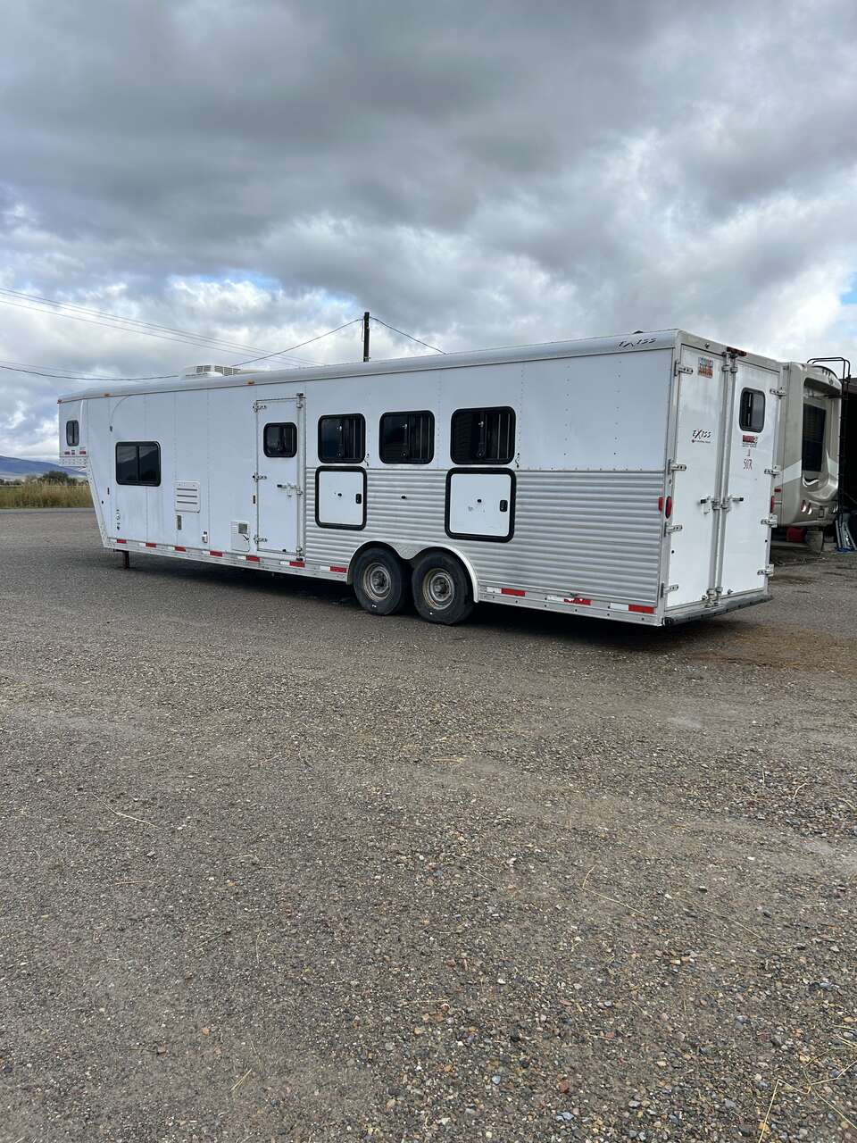 2007 exiss living quarter horse trail… Livestock