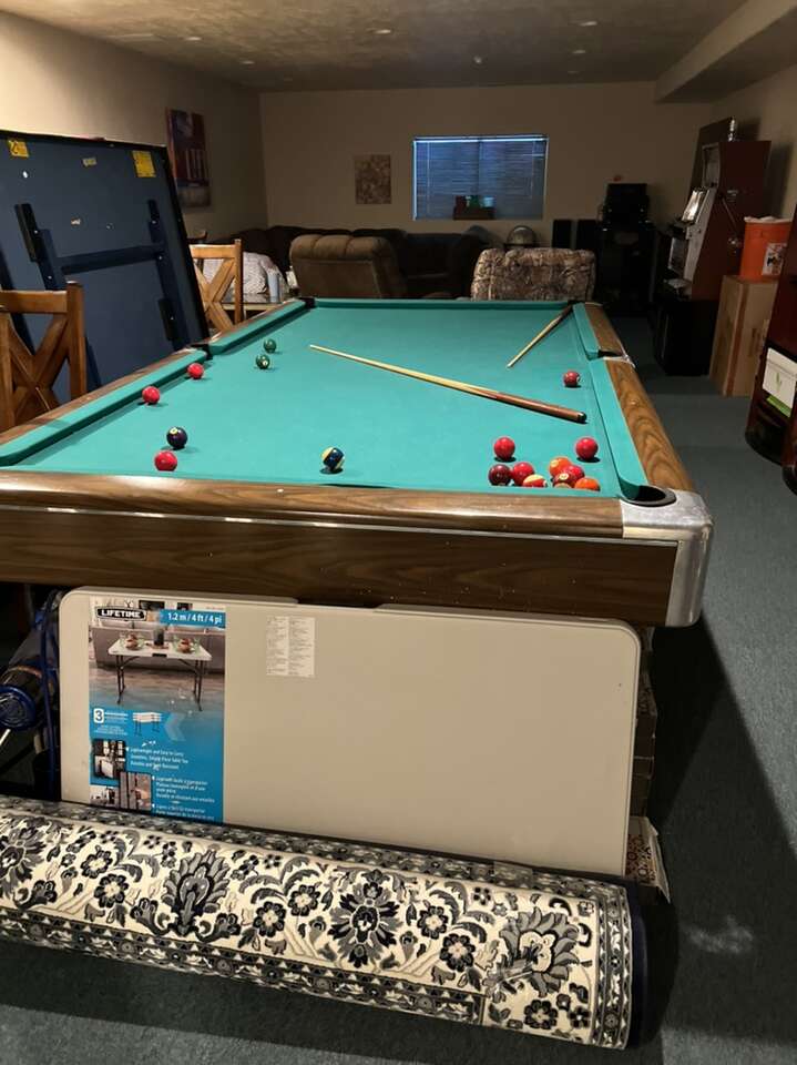 Bruinswick 5' X 10' snooker table