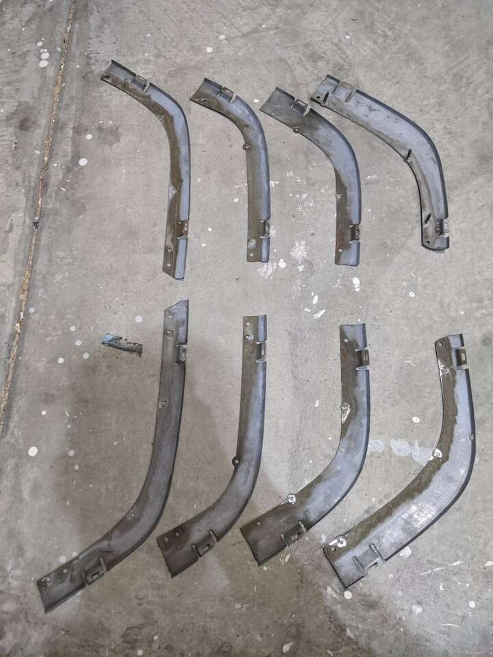 97-01 Jeep Cherokee XJ OEM Flare Retainer Set