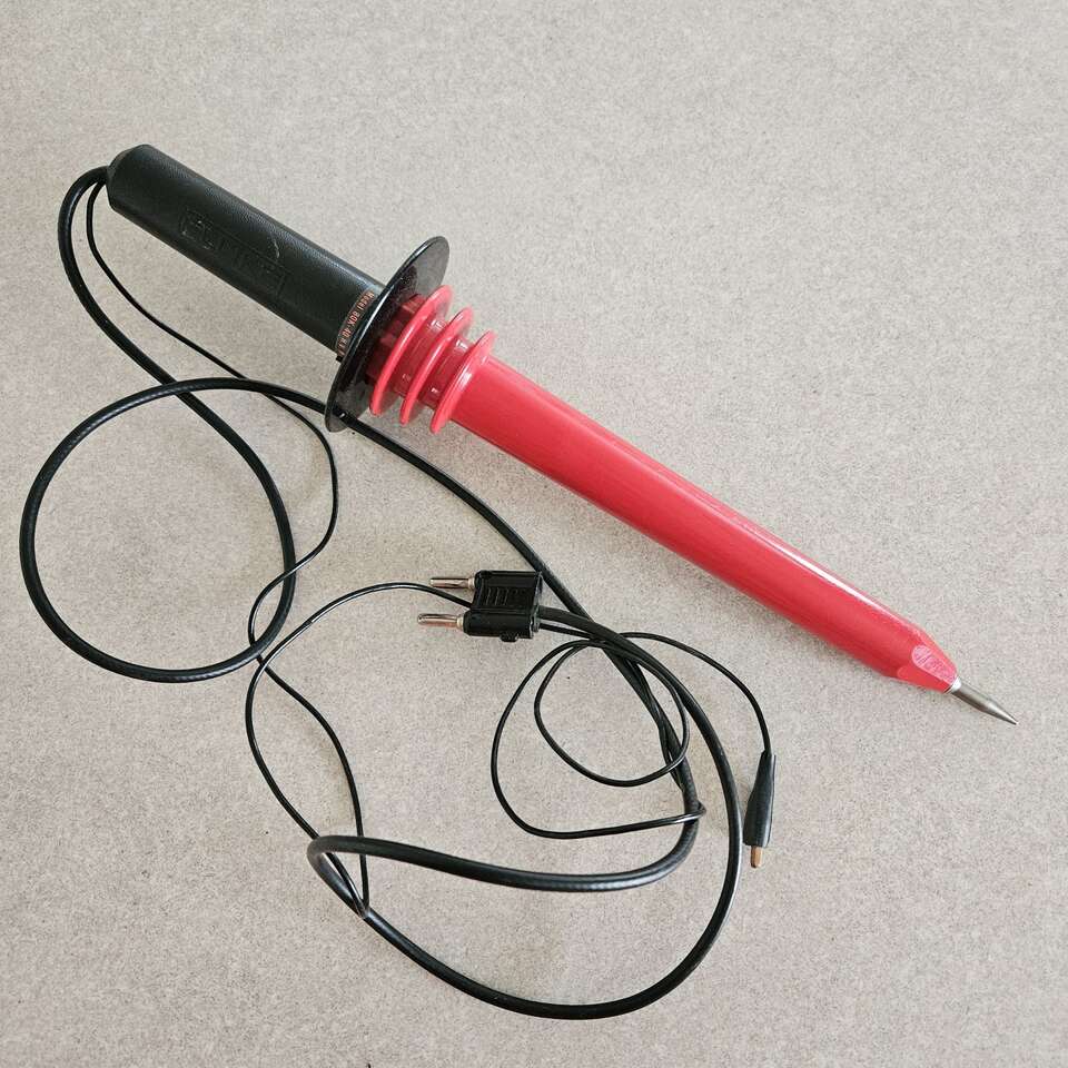Fluke 80k-40 high voltage probe