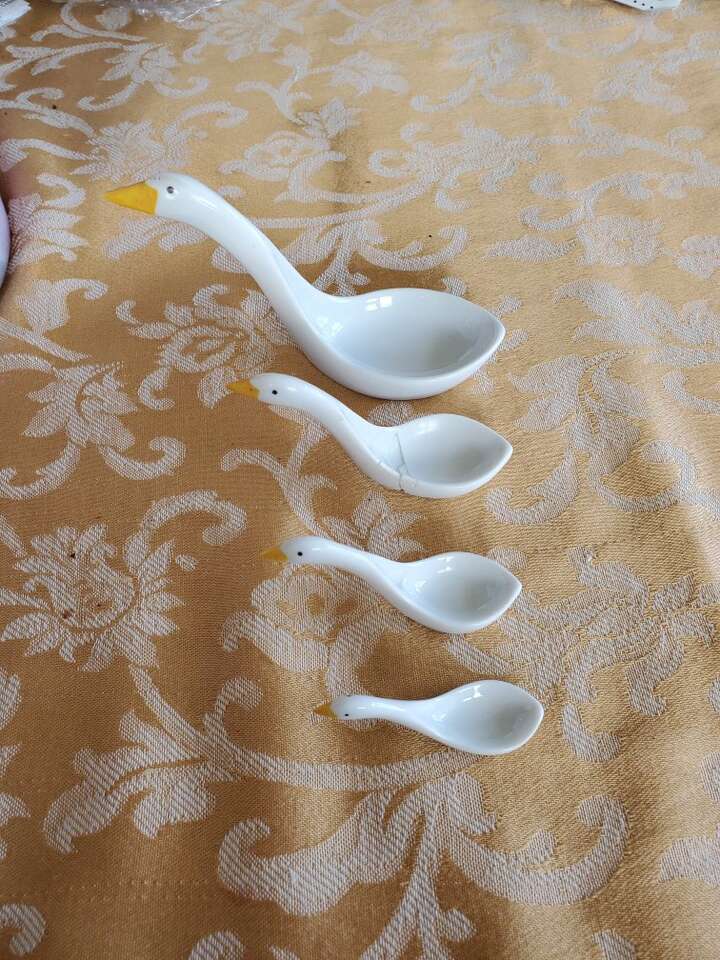 Nesting Swan Measuring Spoons