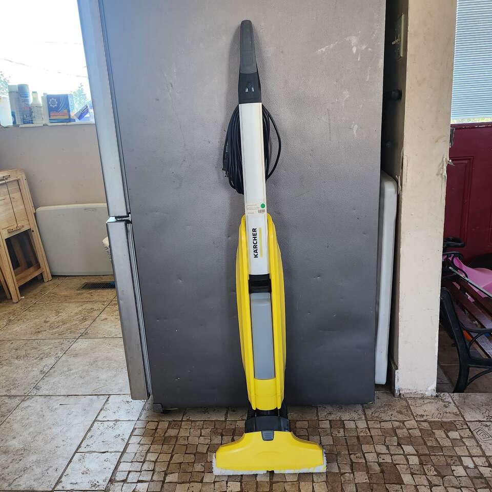 SELF- PROPELLED K'A'RCHER FC5 Hard Floor Cleaner.S