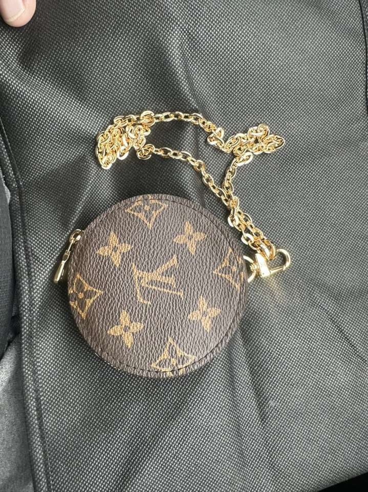 Louie Vuitton Coin Purse With Chain